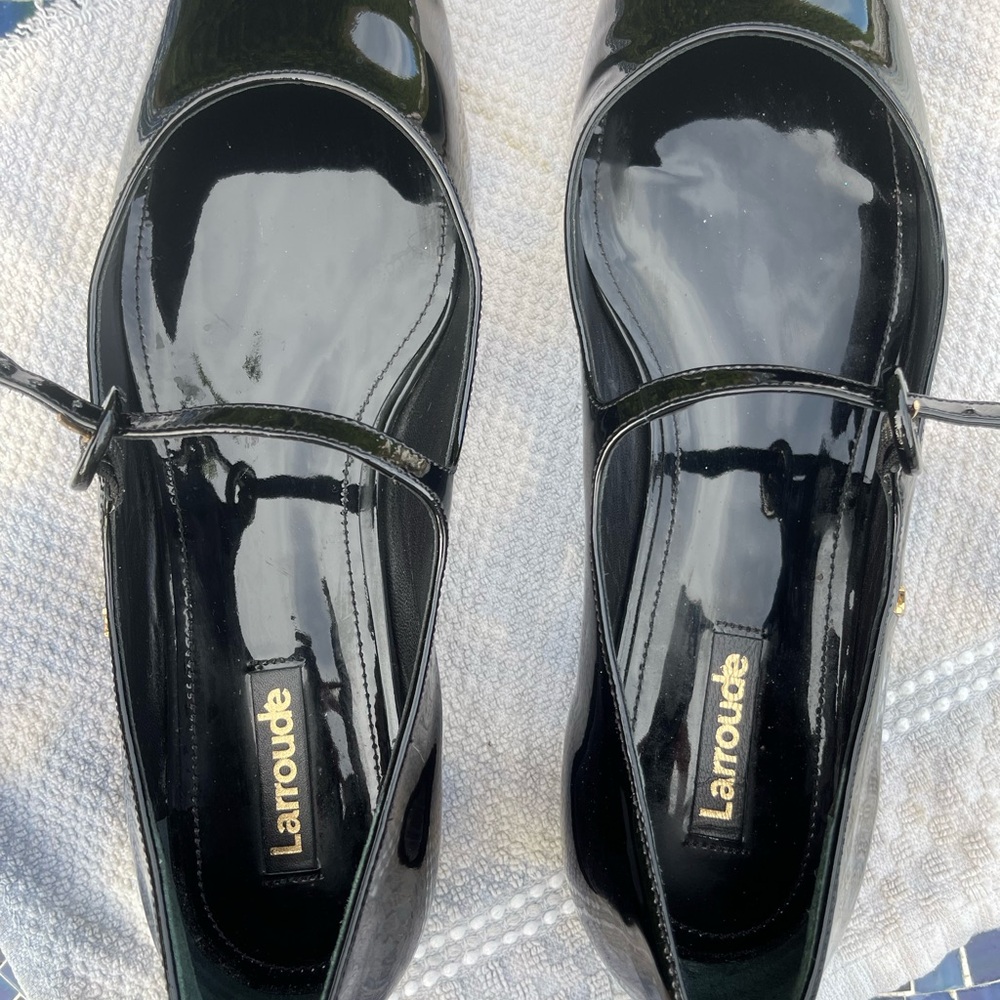 Larroude Women Ballet Flats Black Patent Leather Mary Jane Size 9 used.